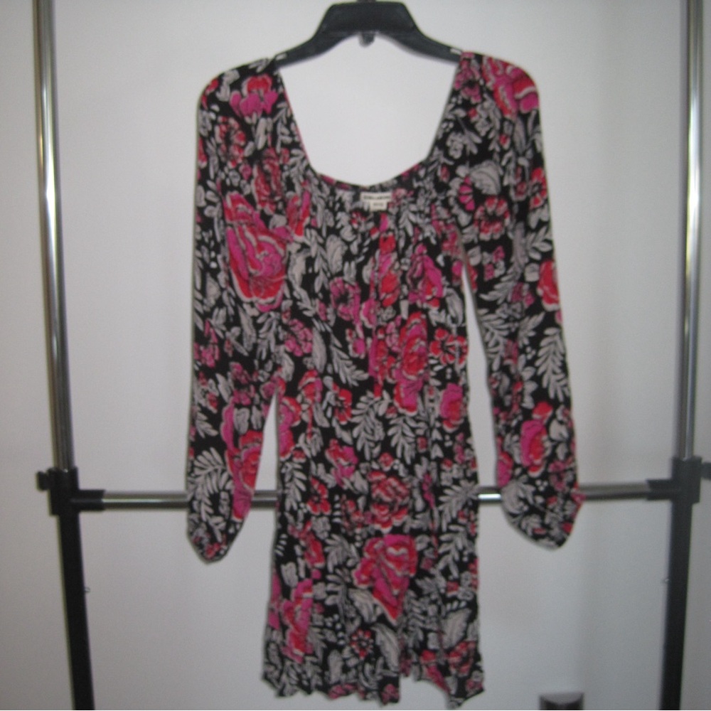 BILLABONG DRESSES 
ALL 3!